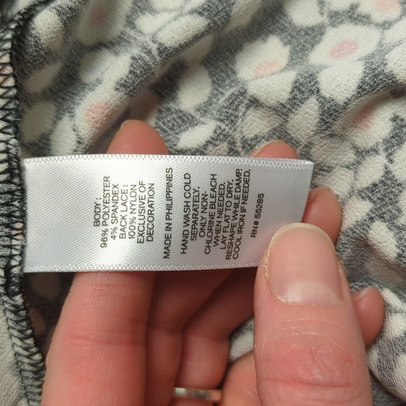 Express Floral Lace Sleeveless Top - Picture 4 of 4